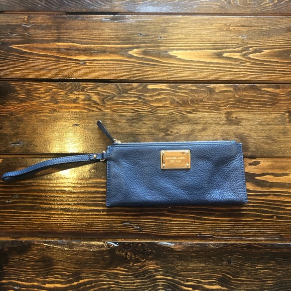 Michael Kors Navy Wristlet - Picture 1 of 4